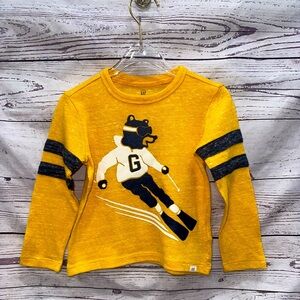 Gap Long Boy's Long Sleeve Yellow Featuring a Skiing Bear Shirt Size 2